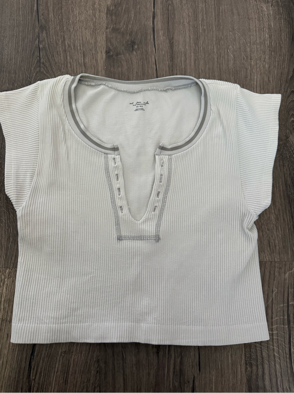 Cropped White Ribbed tee. Urban Outfitters medium